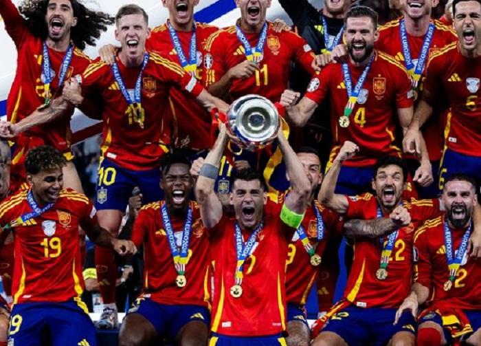 Timnas-Spanyol-merayakan-selebrasi-juara-Euro-2024-Senin-15-Juli-2024.jpg