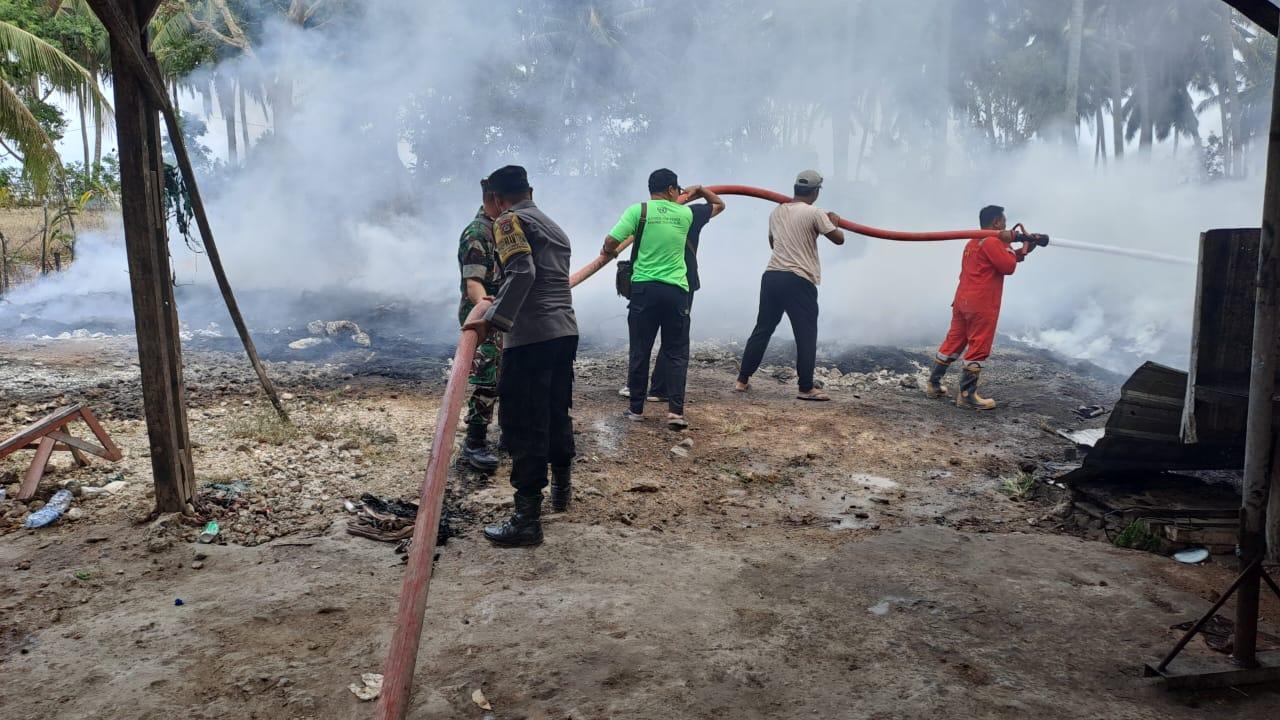 Ban Bekas Terbakar di Nusa Penida, Timbulkan Asap Pekat Api Merembet Ludeskan Bangunan Semi Permanen