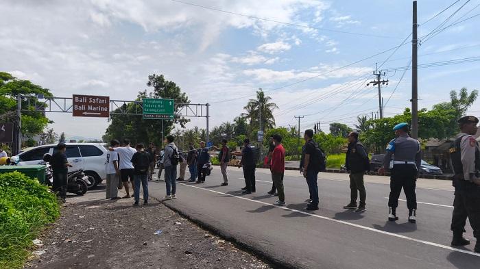 Unit-Reskrim-Polsek-Blahbatuh-Gianyar-Bali-menggelar-rekonstruksi-kasus-penganiayaan-89.jpg