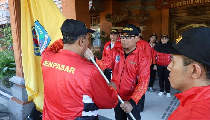 Wakil-Wali-Kota-Denpasar-I-Kadek-Agus-Arya-Wibawa-saat-melepas-secara-resmi1.jpg