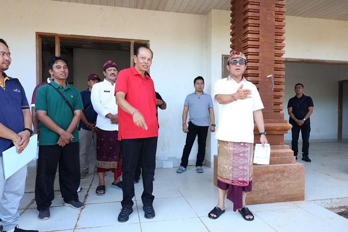 Wali-Kota-Denpasar-IGN-Jaya-Negara-melakukan-pemantauan-pembangunan-Rumah-Singgah.jpg