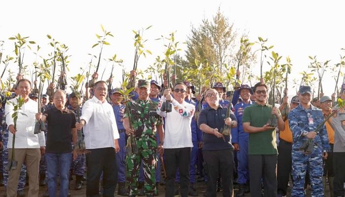 Walikota-Denpasar-I-Gusti-Ngurah-Jaya-Negara-bersama-dengan-Menteri-Lingkungan-Hidup1.jpg
