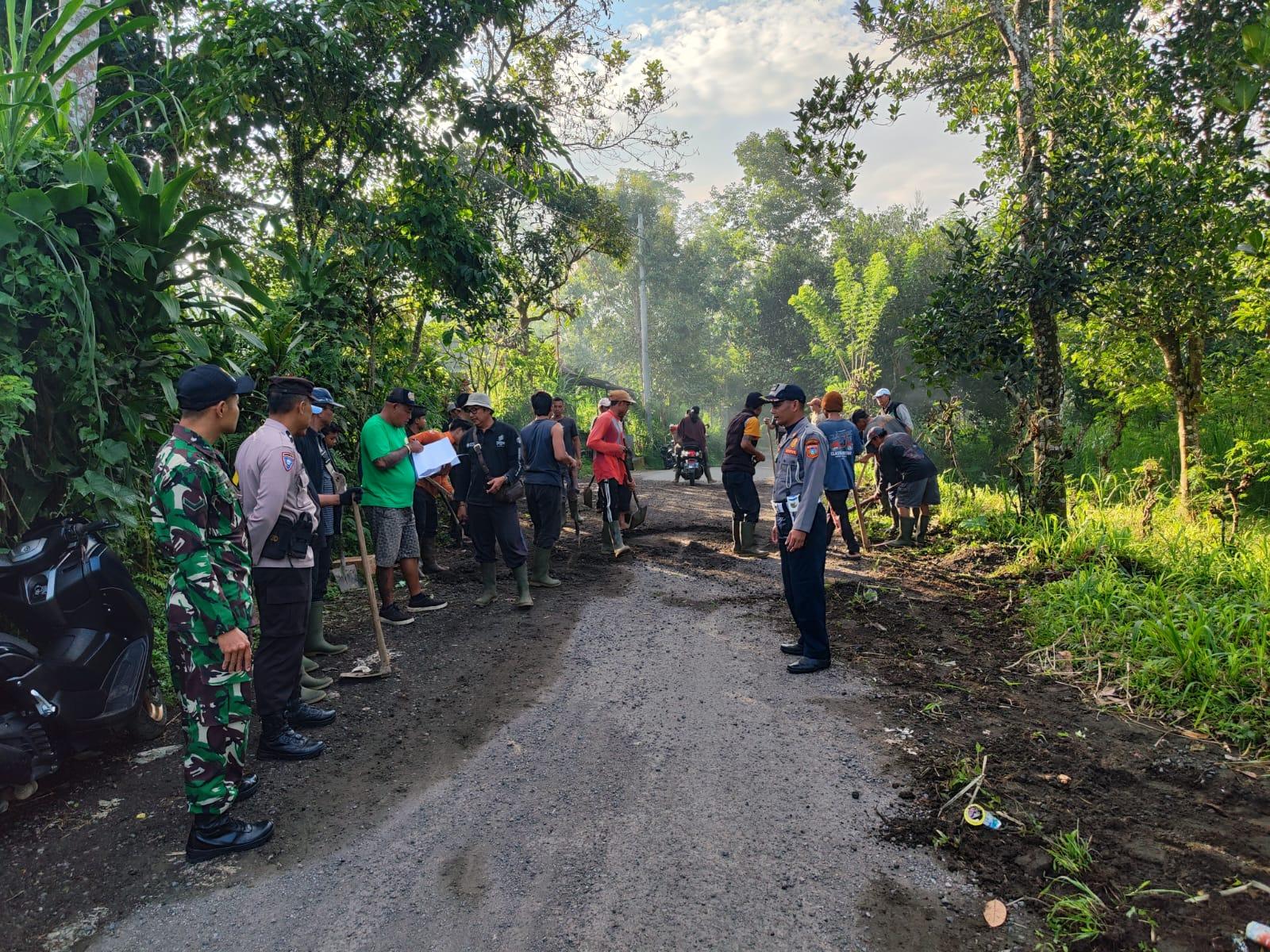 Warga-Keluhkan-Jalan-Rusak-Dilalui-Truk-di-Besakih-Bali-Pertanyakan-Izin-Galian-C-Tukad-Batu.jpg