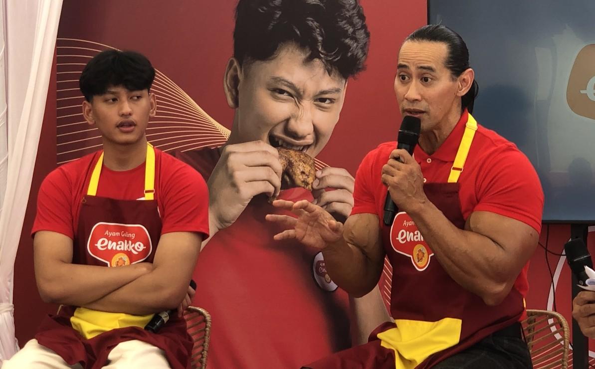 acara-peresmian-keduanya-sebagai-Brand-Ambassador-Ayam-Guling-Enakko.jpg