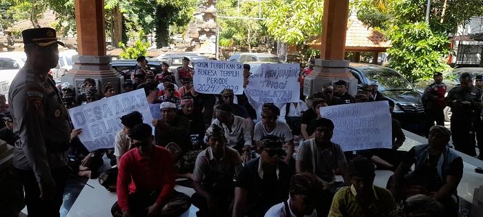 WARGA Serangan Datangi Kantor MDA Provinsi Bali, Tanyakan SK Perpanjangan Prajuru Lama!