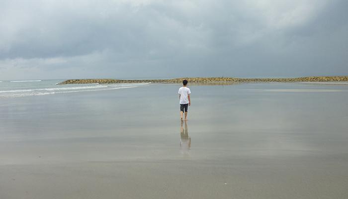 arti-mimpi_berjalan-sendirian_sepi_pantai_sendiri_berjalan-sendiri_dwis_07022024.jpg