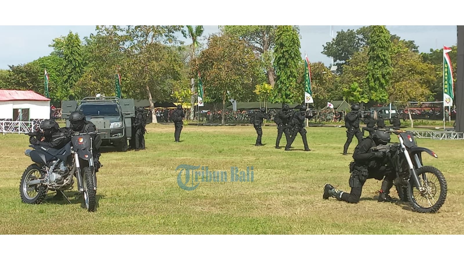 atraksi-tempur-4-pasukan-elit-kodam-ixudayana.jpg