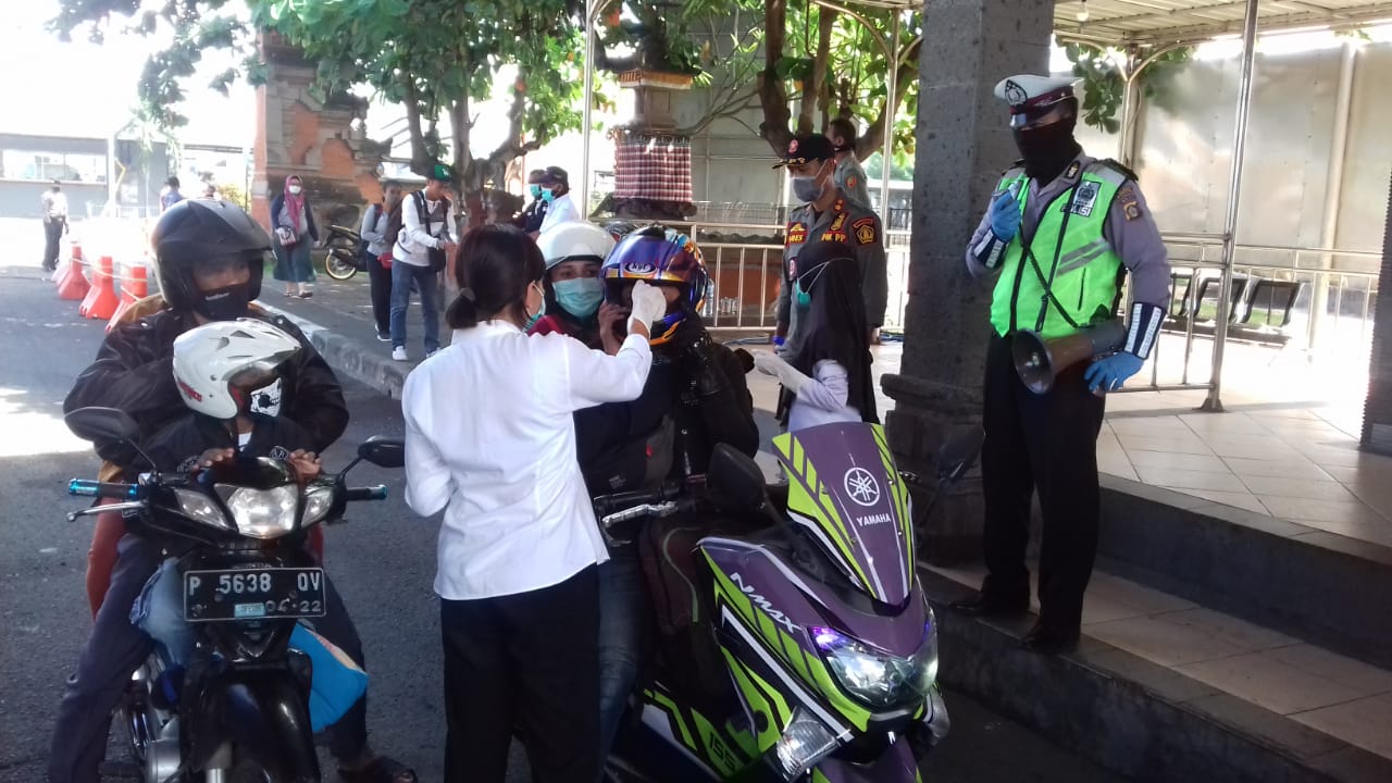 Jumlah Orang yang Keluar Bali Lebaran H Plus Satu Hingga Hari Ini Mencapai 14.169 Orang