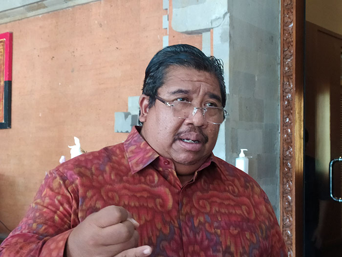 bupati-buleleng-putu-agus-suradnyanamhjgf.jpg