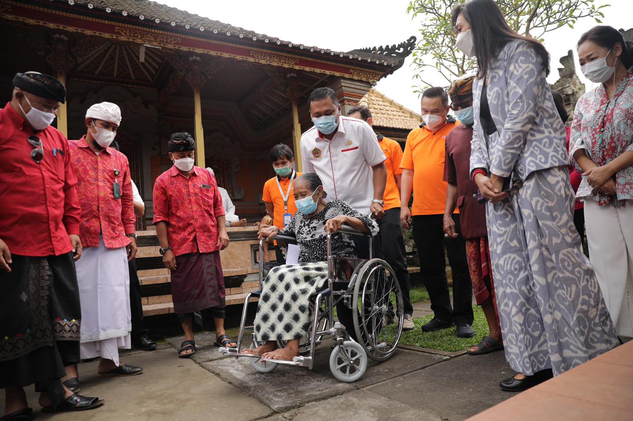 Ekonomi Terpuruk, Bupati Gianyar Manfaatkan Kemitraan Dengan Swasta Untuk Bantu Warga