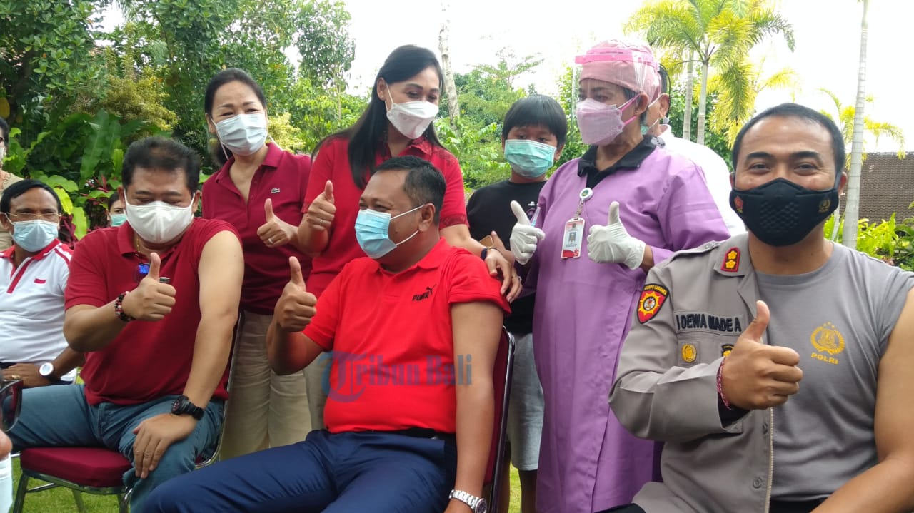 Takut Jarum Suntik, Bupati Gianyar Sukses Vaksinasi Covid-19, Mahayastra: Ternyata Tidak Sakit