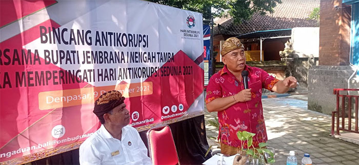 Cegah Korupsi Waktu, Bupati Jembrana Nengah Tamba Pegang Kunci Absensi Pegawai