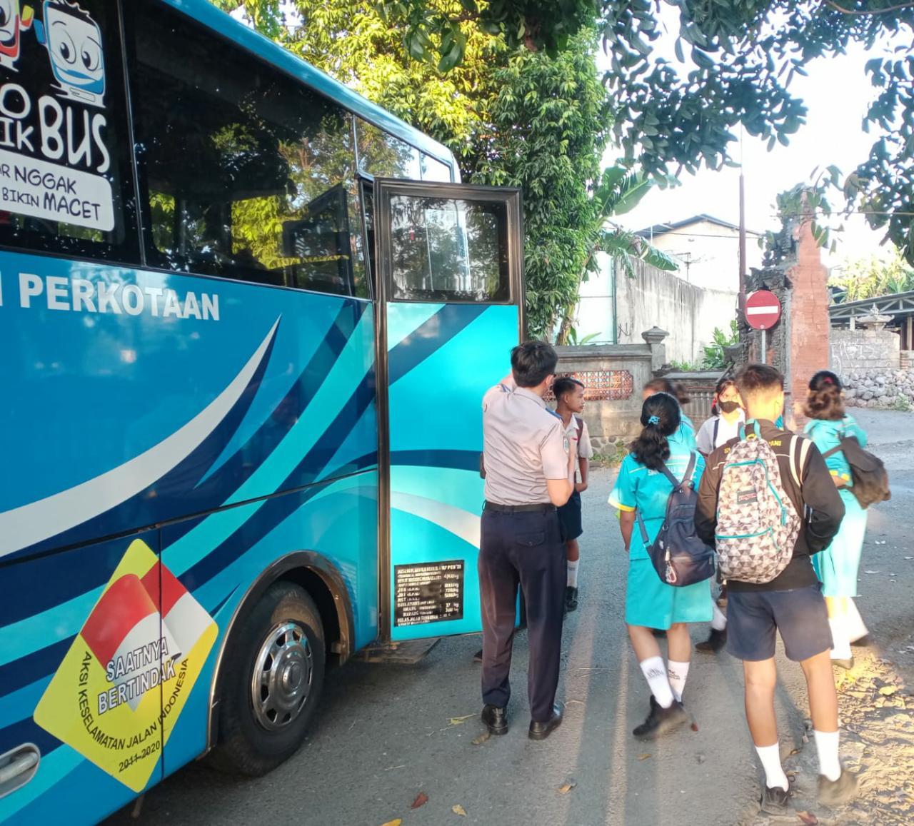 bus-sekolah-33389.jpg