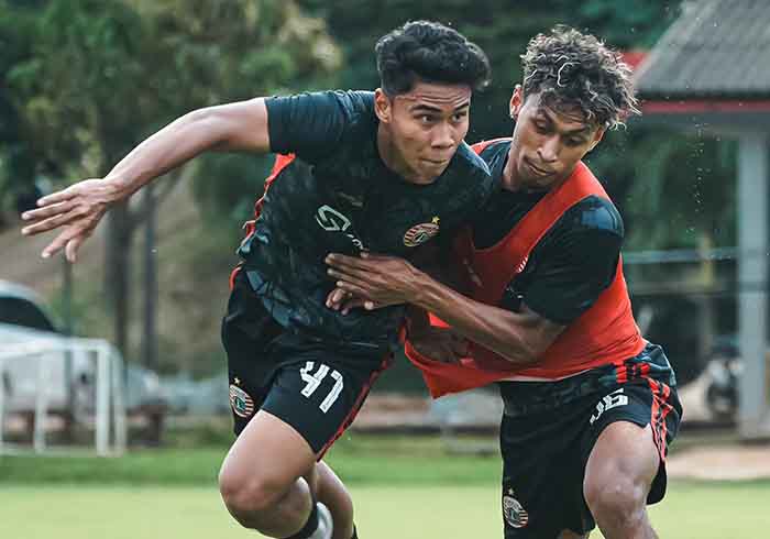 di-bawah-pengawasan-thomas-doll-pemain-persija-jakarta-muhammad-ferrari-dan-osvaldo-haay.jpg