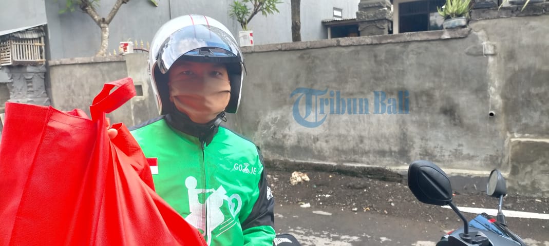 Lebaran Tetap Dirumah Saja, Sebagian Masyarakat Gunakan Ojek Online untuk Mengantarkan Parsel