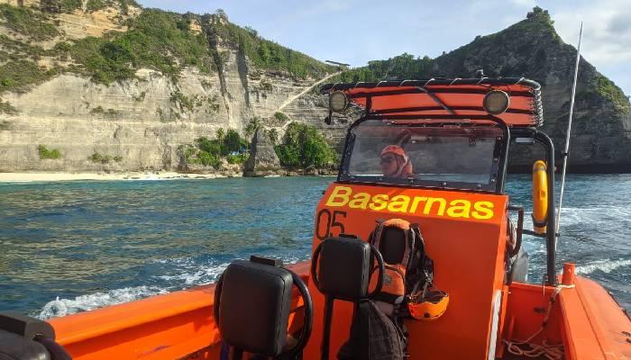 dua-wisman-yang-hilang-karena-terseret-arus-di-Pantai-Diamond-Nusa-Penida-Bali.jpg
