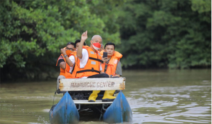 Ganjar Pranowo Puji Kawasan Mangrove Center Balikpapan