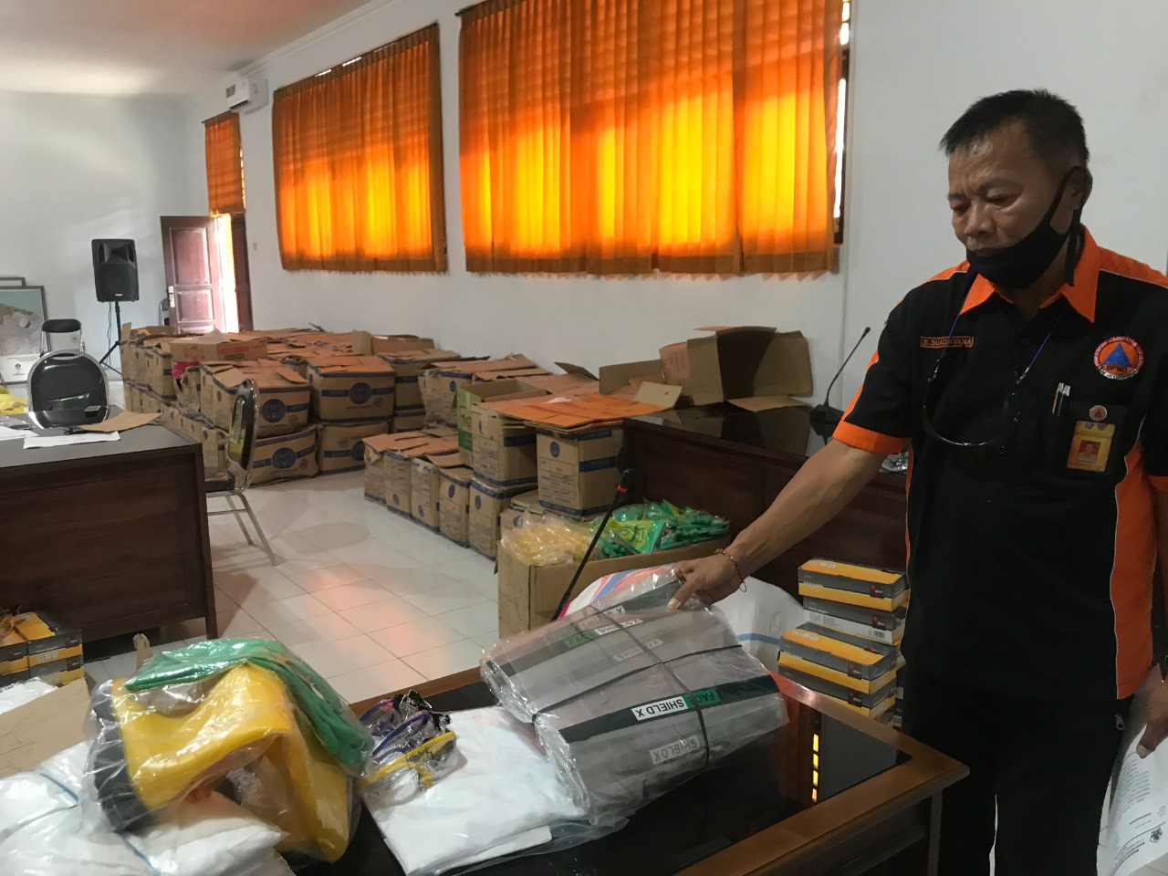 Aparat Desa dan Kelurahan di Buleleng Diberikan APD