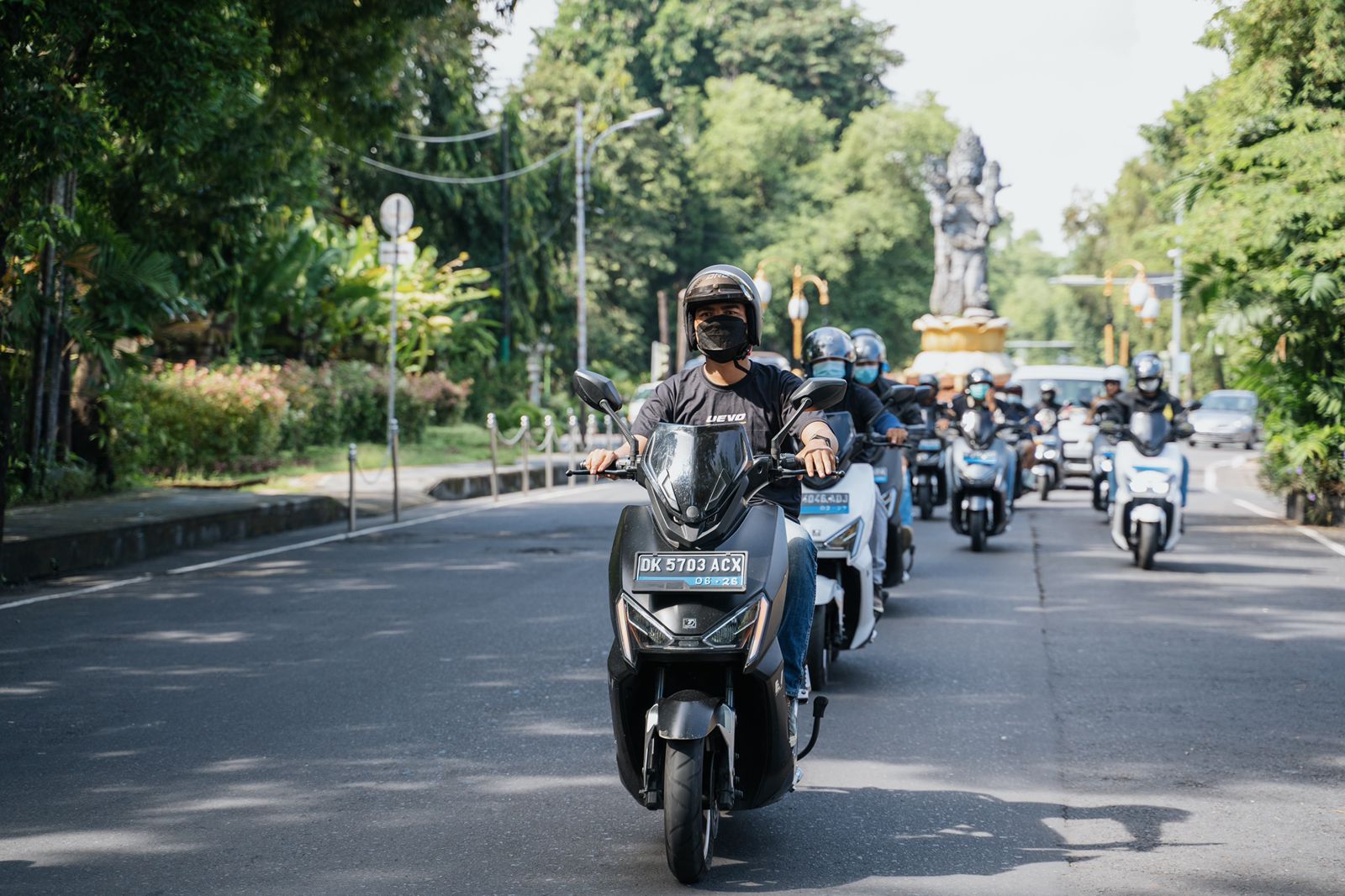 ilustrasi-motor-listrik-bbm-naik-optimistis-penjualan-motor-listrik-meningkat.jpg