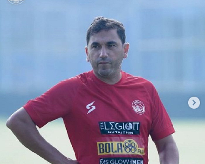 ini-penyebab-eduardo-almeida-panen-kritik-pedas-desakan-out-dari-suporter-arema-fc.jpg