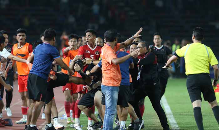 bali/insiden-kericuhan-antara-timnas-u22-indonesia-vs-thailand-di-laga-final-sea-games-2023.jpg