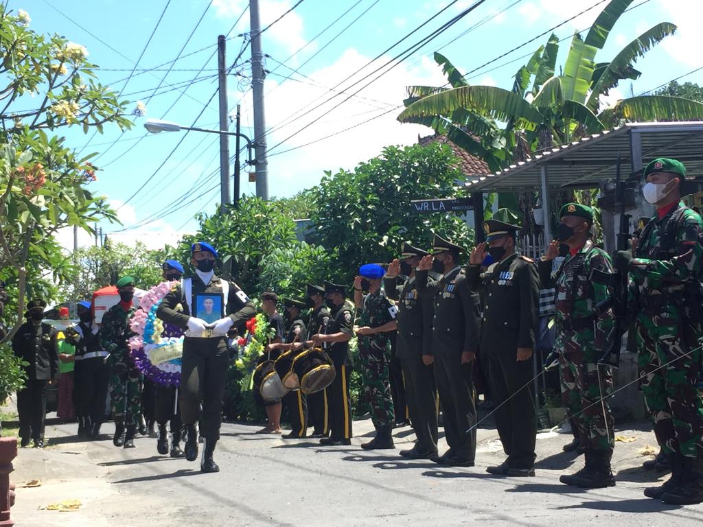 ISAK TANGIS Keluarga Pecah, Ini Pesan Letda Cpm Kadek Suhardiyana Sebelum Kecelakaan Maut di Papua
