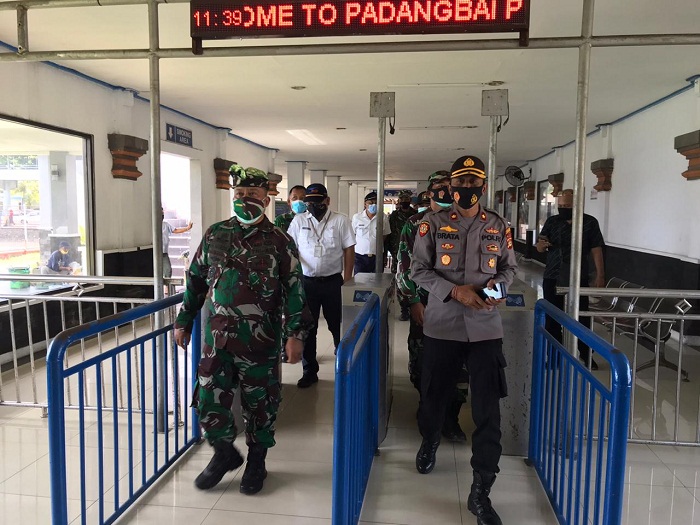 Jelang Libur Nataru Kakesdam IX/Udayana Tinjau Posko Covid-19 Pelabuhan Padangbai, Kampanyekan 3M