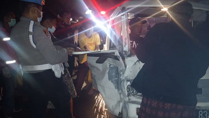 Sopir Pickup di Gianyar Tergencet Seusai Tabrak Pickup Parkir