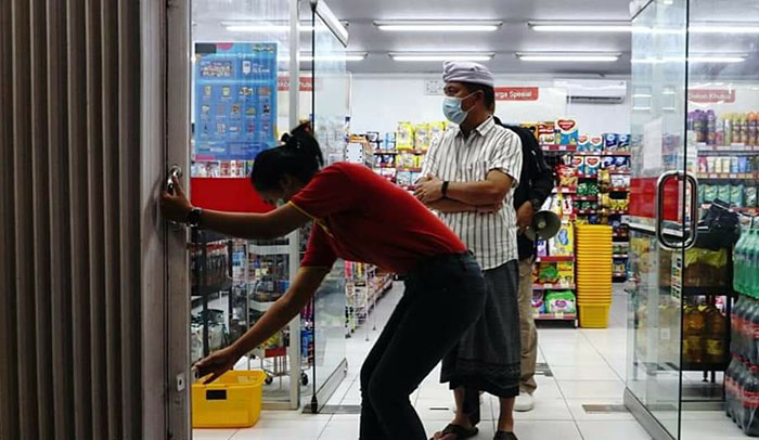 Buka Hingga Lebih Dari Jam 9 Malam, Ketua Satgas Covid-19 Klungkung Tutup Toko Berjejaring di Dawan