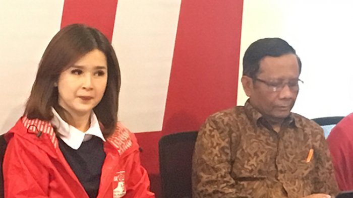 ketum-psi-grace-natalie-dan-mantan-ketua-mk-mahfud-md_20180422_192327.jpg