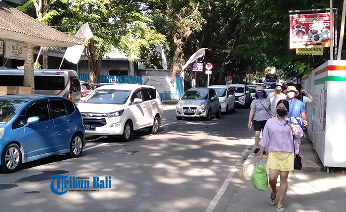 kondisi-jalan-menuju-pintu-masuk-pantai-matahari-terbit.jpg