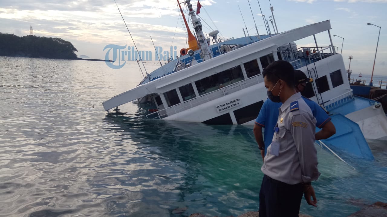 Kronologi KMP Dharma Rucitra Karam di Padang Bai, Penumpang Panik, Ardian: Langsung Terjun Ke Laut
