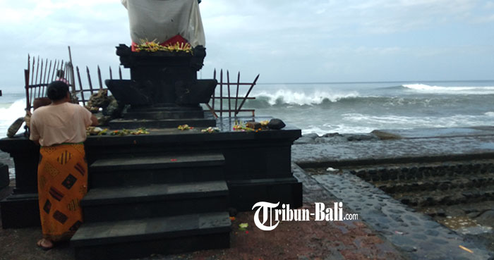 Diduga Dewa Made Oka Disembunyikan Mahkluk Halus, Gamelan pun Dibunyikan di Pantai Lebih Gianyar