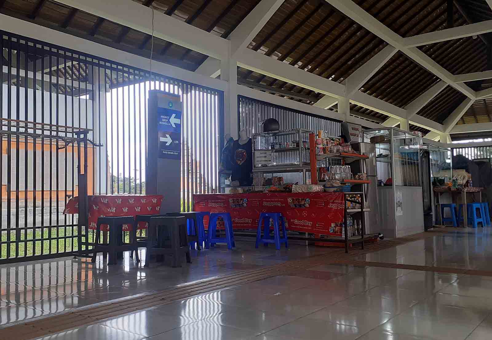 Larangan Mudik 2021, 4 Kantin Terminal Mengwi Badung Hanya Layani Pembeli dari Petugas di Terminal