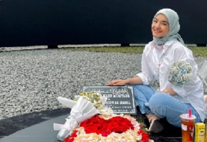 Kunjungi Makam Eril, Nabila Ishma Mendapat Pesan Manis dari Atalia: Doakan Eril Ya