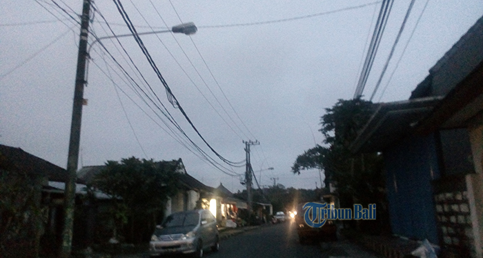 Lampu Penerangan Jalan Umum Padam di Gunung Agung Denpasar