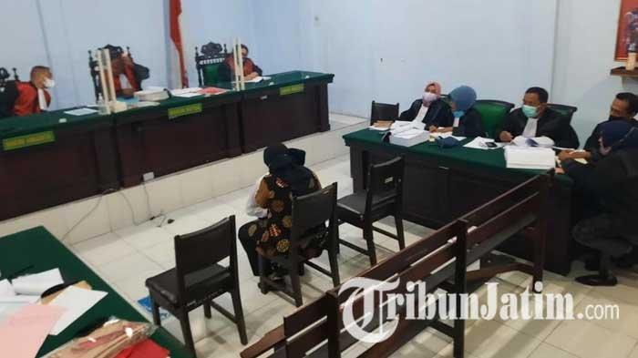 Air Mata Ibu Mahasiswi NW Menetes di Sidang Randy Bagus, Beberkan Awal Mula Tahu Anaknya Hamil