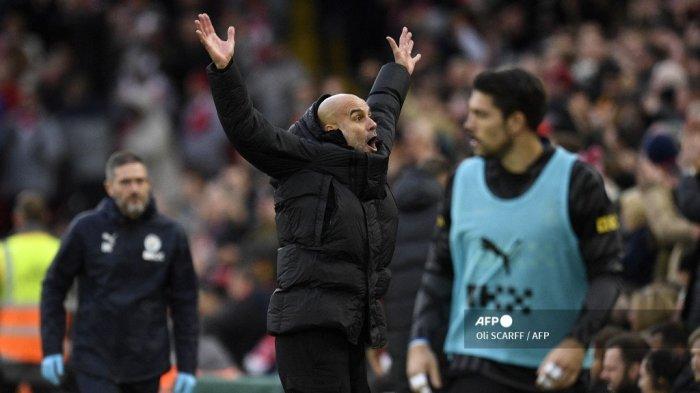 manajer-manchester-city-pep-guardiola-memberi-isyarat-di-pinggir-lapangan.jpg