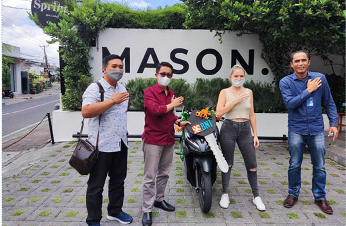 BNI Serahkan Hadiah pasti untuk Merchant Loyalnya