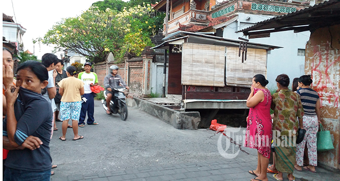 BREAKING NEWS! Warga Geger Dikira Bangkai Babi, Ternyata Orok Bayi Dalam Tas Kresek Merah