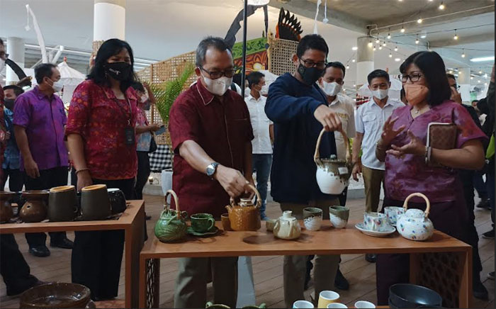 Tinjau Sentra UMKM di Bandara Ngurah Rai, Menparekraf: Kita Pastikan UMKM Makin Menggeliat & Bangkit