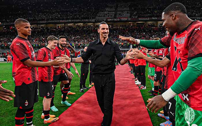 momen-haru-laga-akhir-ac-milan-zlatan-ibrahimovic-menangis-undur-diri-dari-rossoneri-ini-katanya.jpg