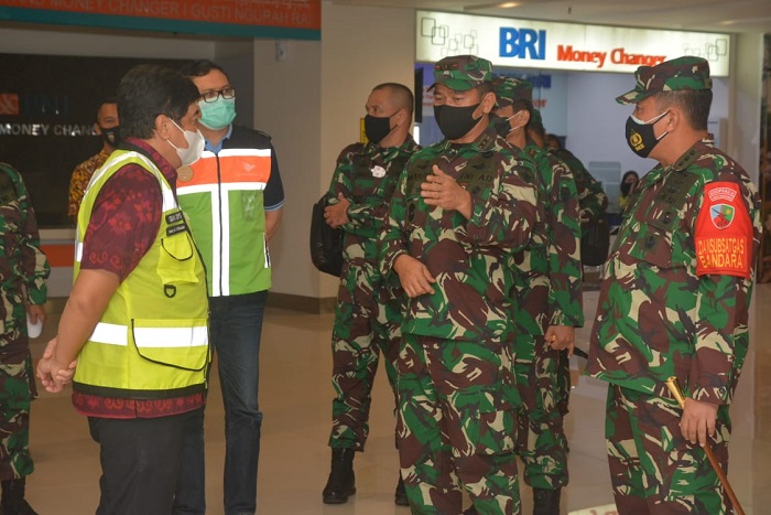 Pangdam IX/Udayana Pastikan Kesiapan TNI Distribusikan Logistik Vaksin Covid-19 Hingga Pelosok