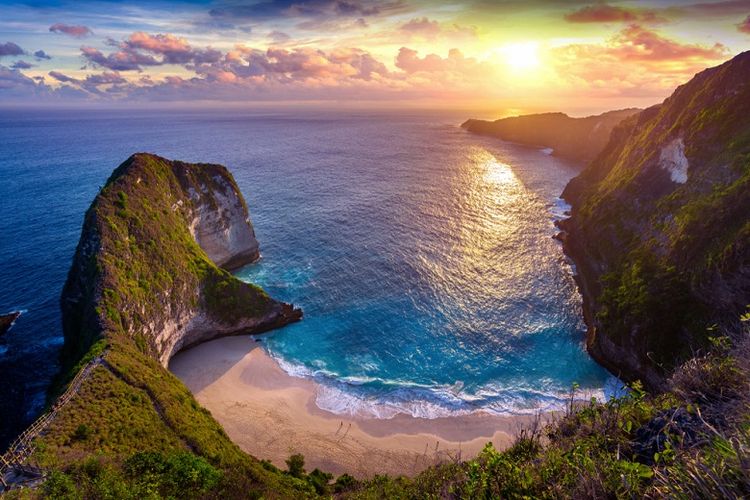 pantai-kelingking-nusa-penida-dok-shutterstock-guitar-photographer.jpg