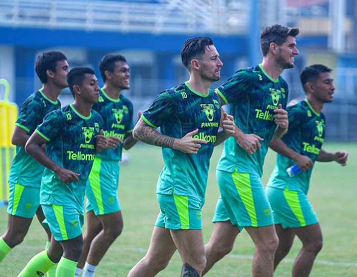 para-pemain-persib-bandung-tampak-berlatih-jelang-menghadapi-laga-arema-fc.jpg
