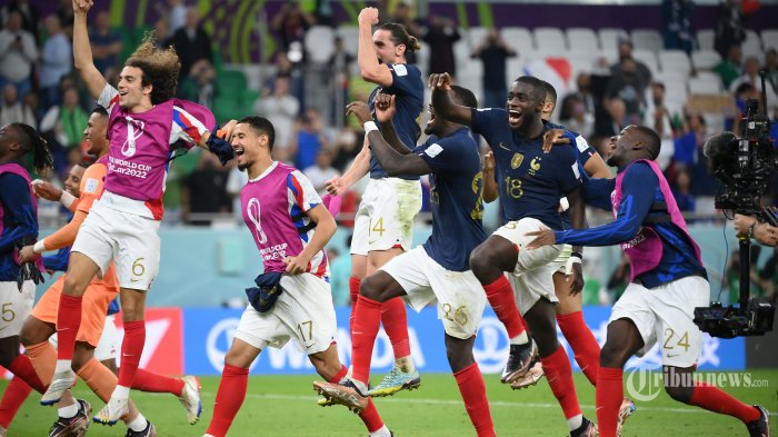 para-pemain-prancis-merayakan-setelah-mereka-memenangkan-pertandingan-sepak-bola.jpg