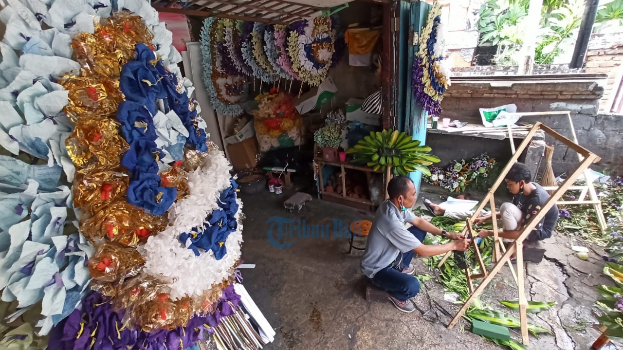 Pengusaha Karangan Bunga di Denpasar Hidup di Atas Ucapan Duka Cita