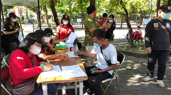 21 Pelanggar Prokes Terjaring Razia Masker, 13 Orang Didenda di Sesetan Denpasar