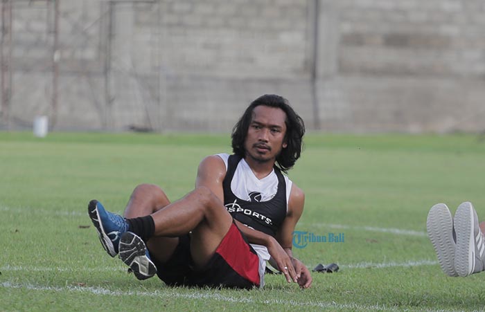 pemain-bali-united-baru-yang-berposisi-sebagai-gelandang-pengangkut-air-hariono.jpg