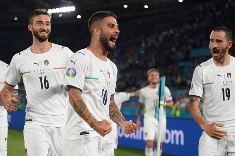 pemain-timnas-lorenzo-insigne-tengah-merayakan-golnya.jpg